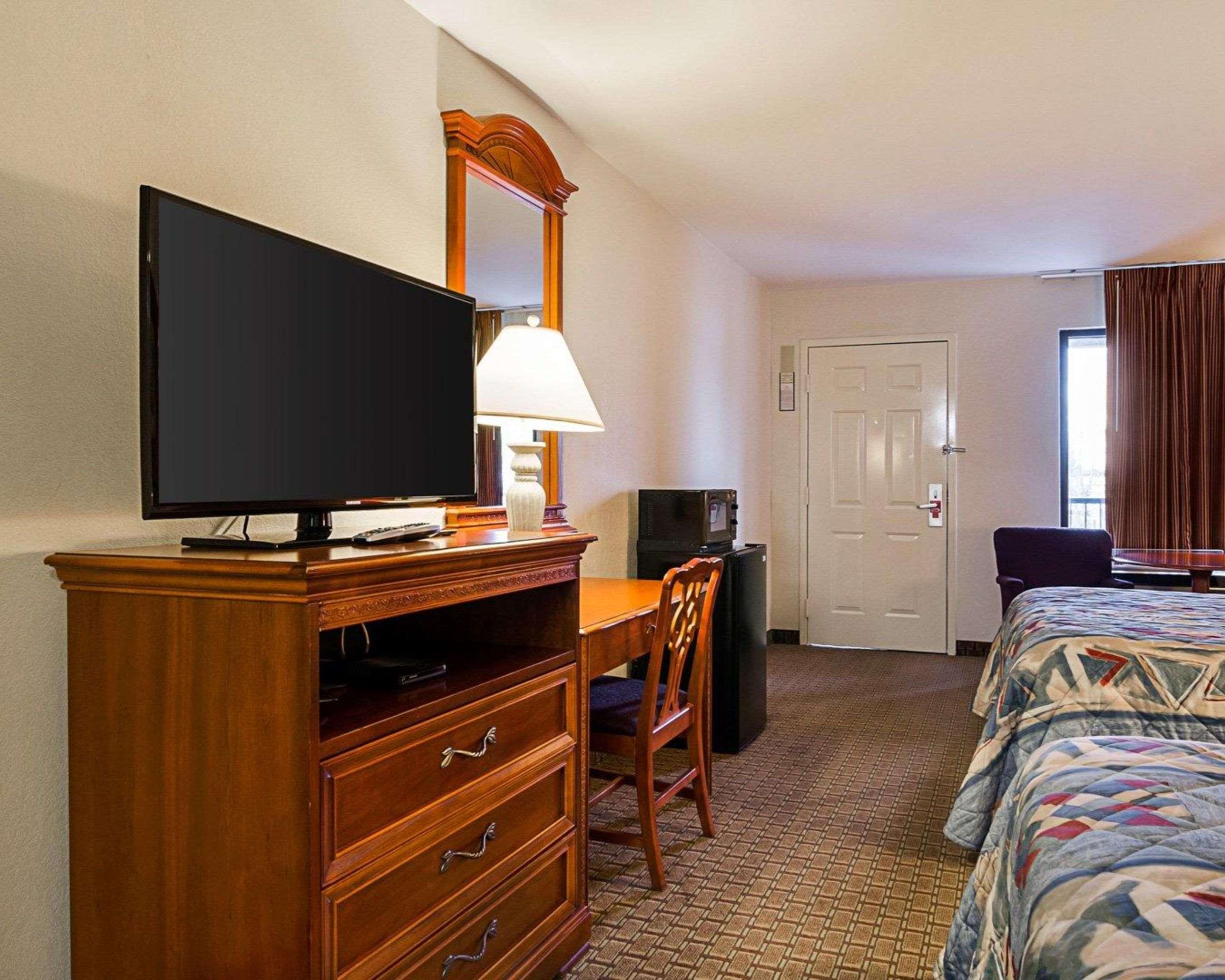 Econo Lodge Richmond Buitenkant foto