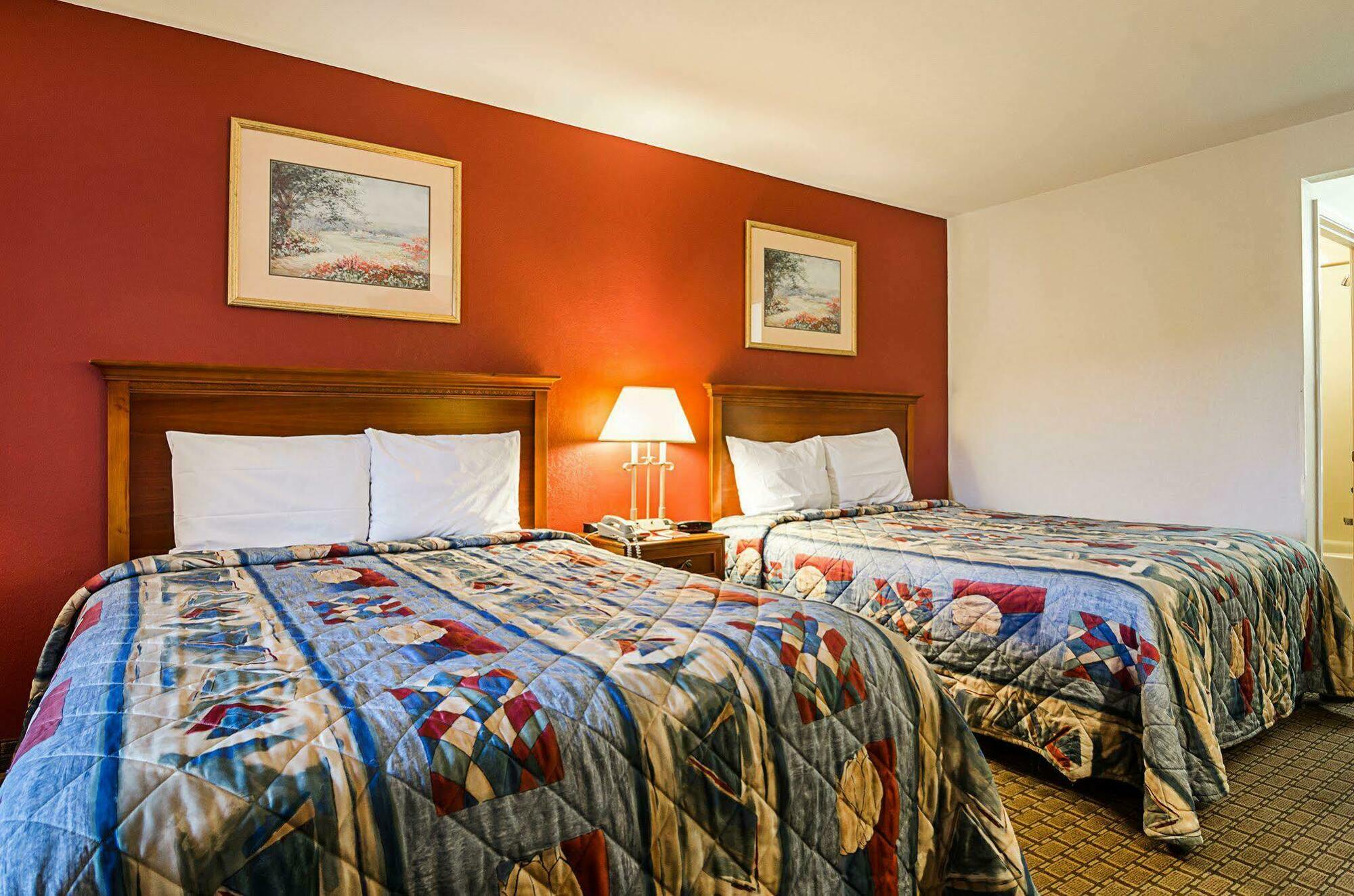 Econo Lodge Richmond Buitenkant foto
